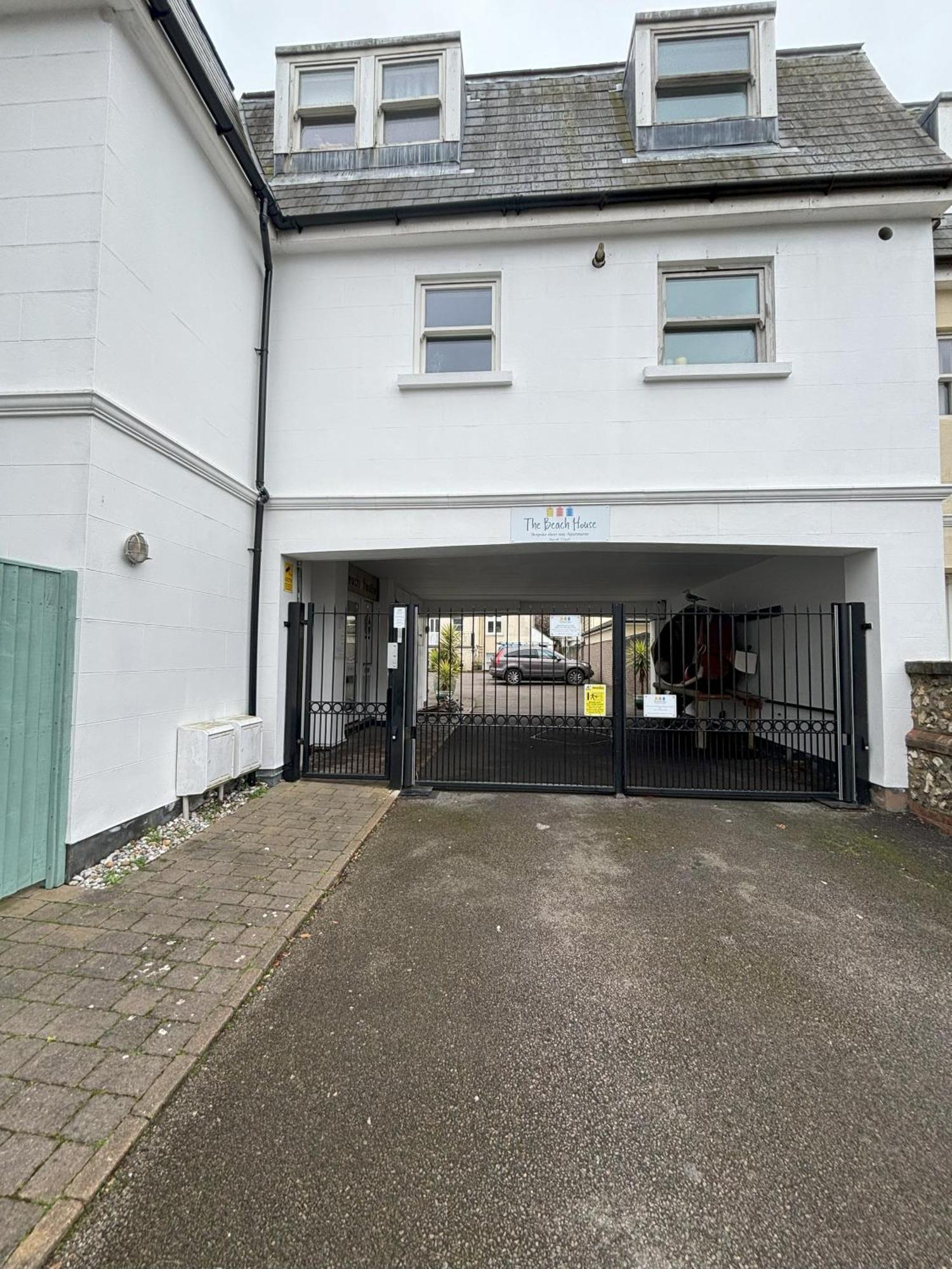 The Beach House Holiday Apartments Eastbourne Zewnętrze zdjęcie
